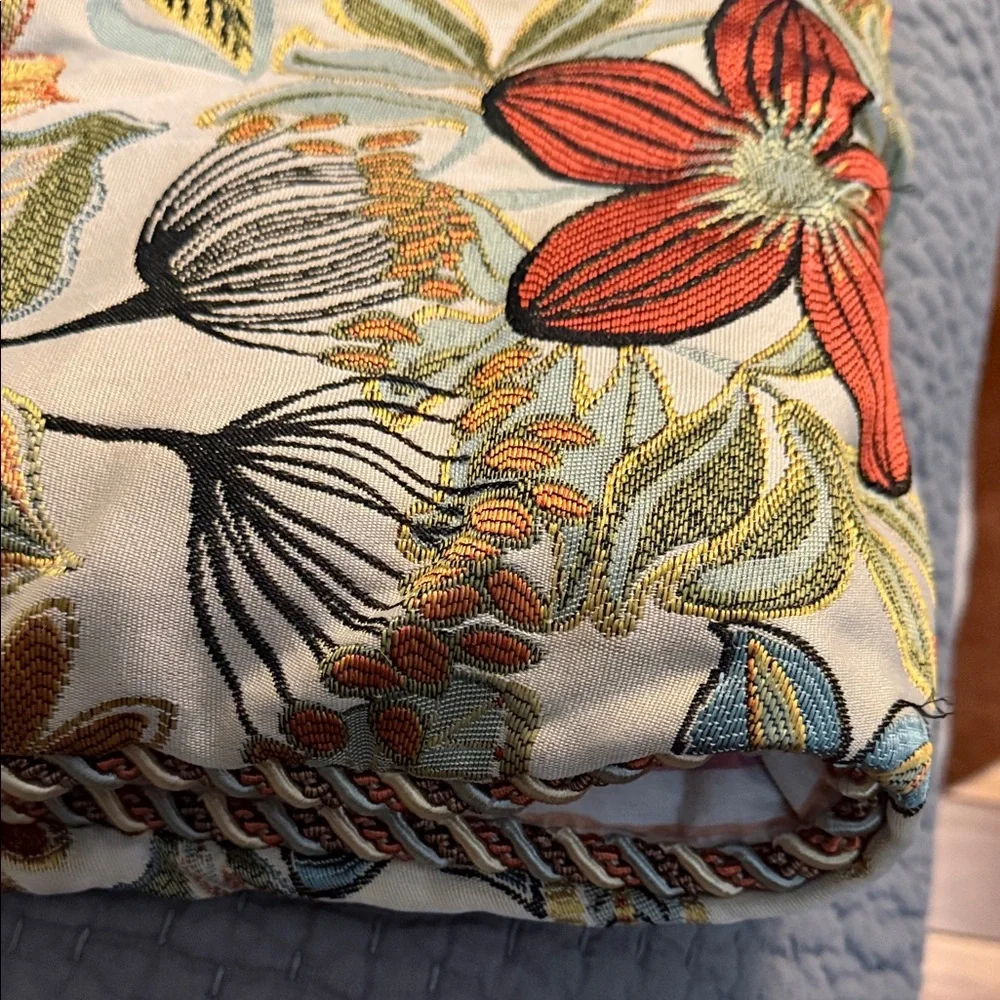 Croscill Mardi Gras - Floral Jacquard Comforter and 1 king sham